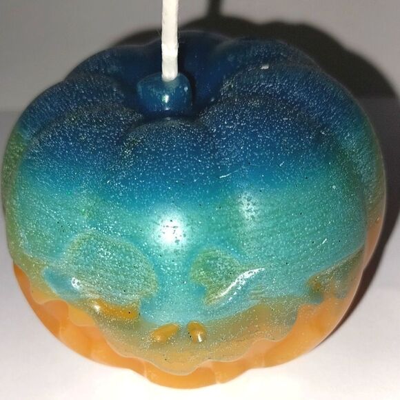 Hand crafted limited edition pumpkin candle from our spooky candle collection - Picture 4 of 5